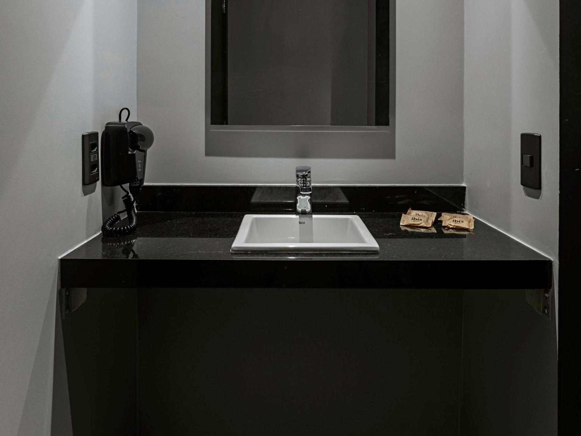 Family Room,1733189510:JPEG